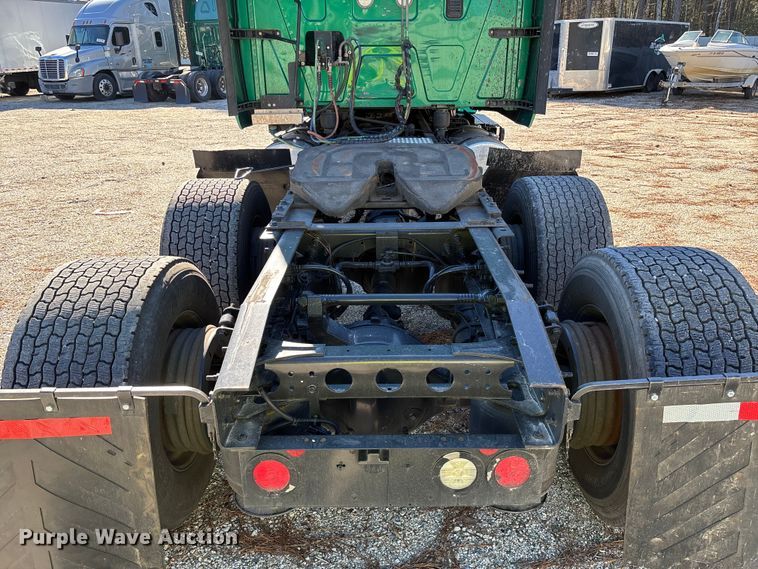 image for item YA1624 2020 International LT625 semi truck