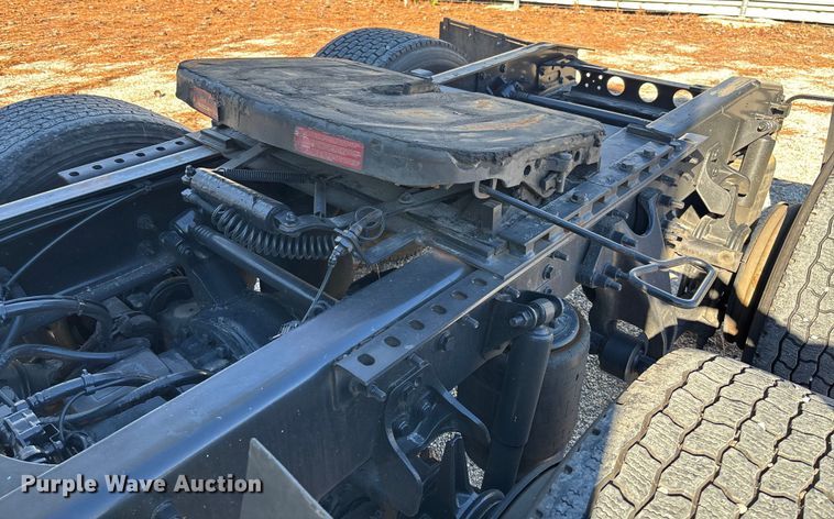 image for item YA1624 2020 International LT625 semi truck