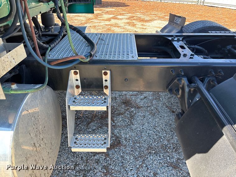 image for item YA1624 2020 International LT625 semi truck