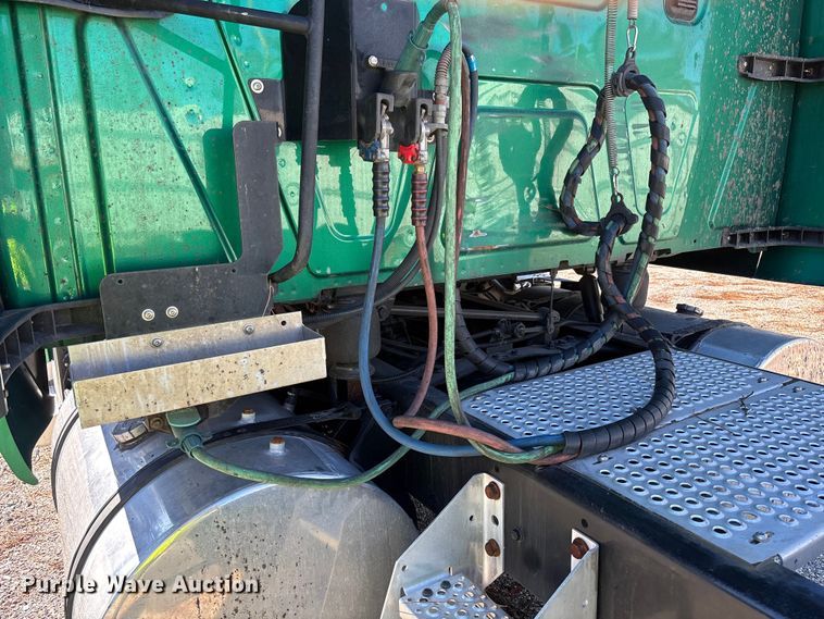 image for item YA1624 2020 International LT625 semi truck