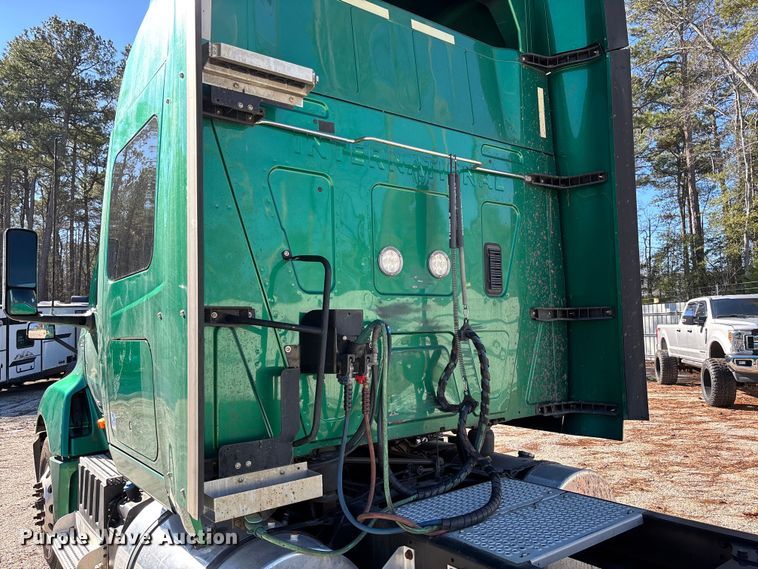 image for item YA1624 2020 International LT625 semi truck