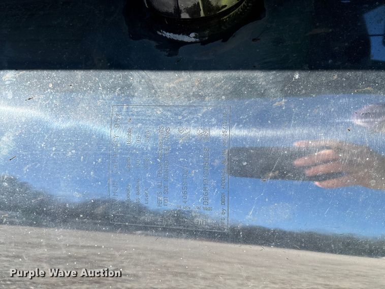 image for item YA1624 2020 International LT625 semi truck