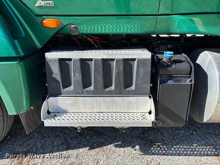 image for item YA1624 2020 International LT625 semi truck