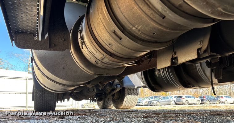 image for item YA1624 2020 International LT625 semi truck