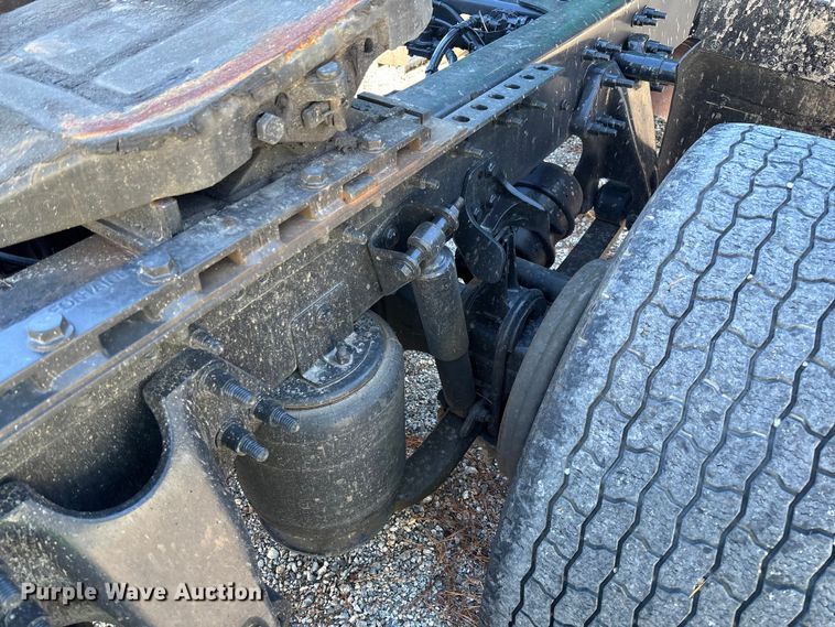 image for item YA1624 2020 International LT625 semi truck