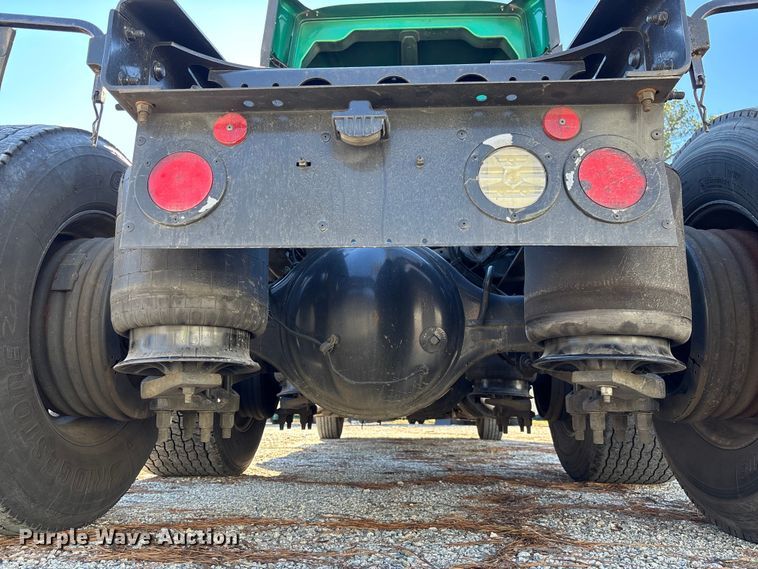 image for item YA1624 2020 International LT625 semi truck