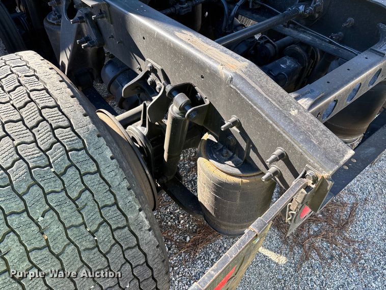 image for item YA1624 2020 International LT625 semi truck