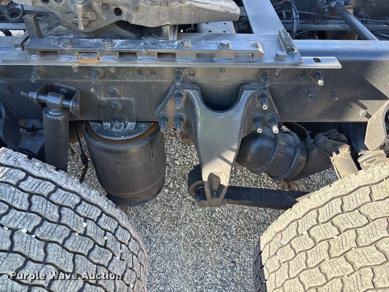 image for item YA1624 2020 International LT625 semi truck