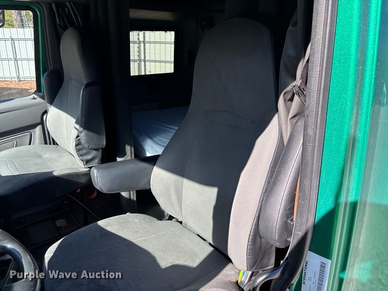 image for item YA1624 2020 International LT625 semi truck