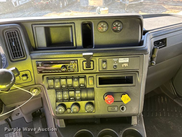 image for item YA1624 2020 International LT625 semi truck