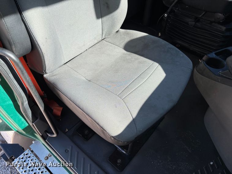 image for item YA1624 2020 International LT625 semi truck