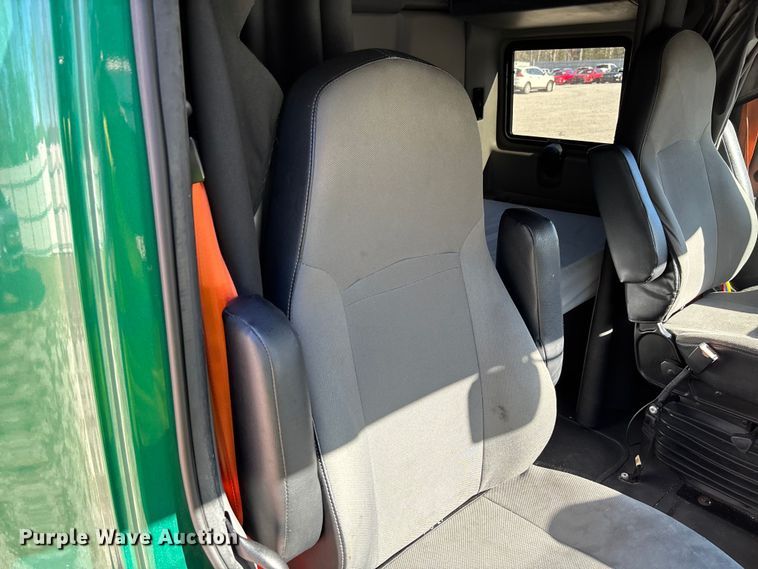 image for item YA1624 2020 International LT625 semi truck