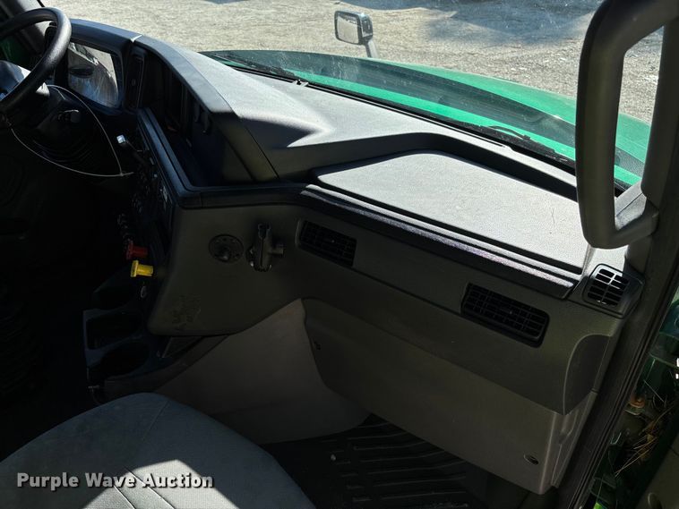 image for item YA1624 2020 International LT625 semi truck