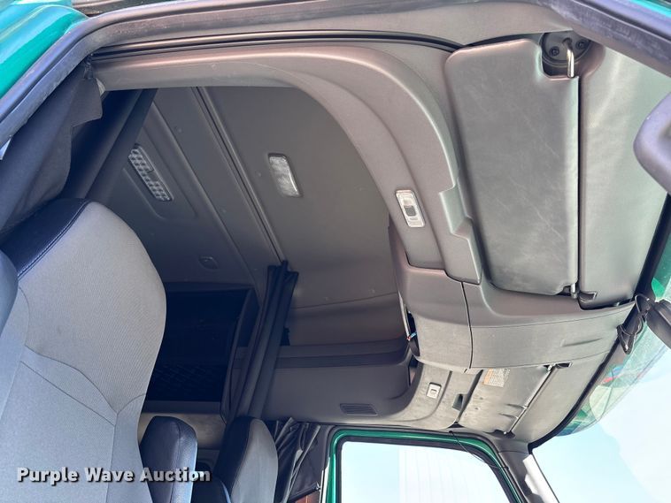 image for item YA1624 2020 International LT625 semi truck