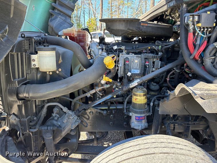 image for item YA1624 2020 International LT625 semi truck