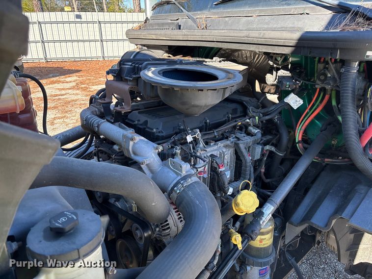 image for item YA1624 2020 International LT625 semi truck