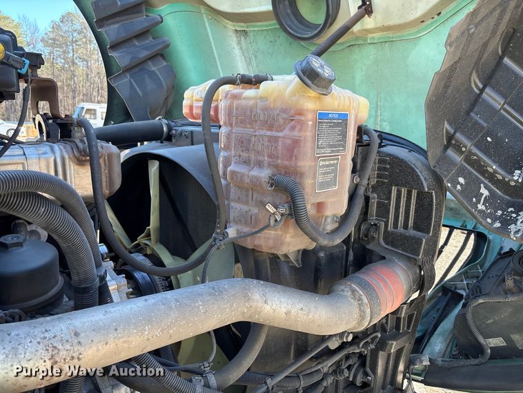 image for item YA1624 2020 International LT625 semi truck