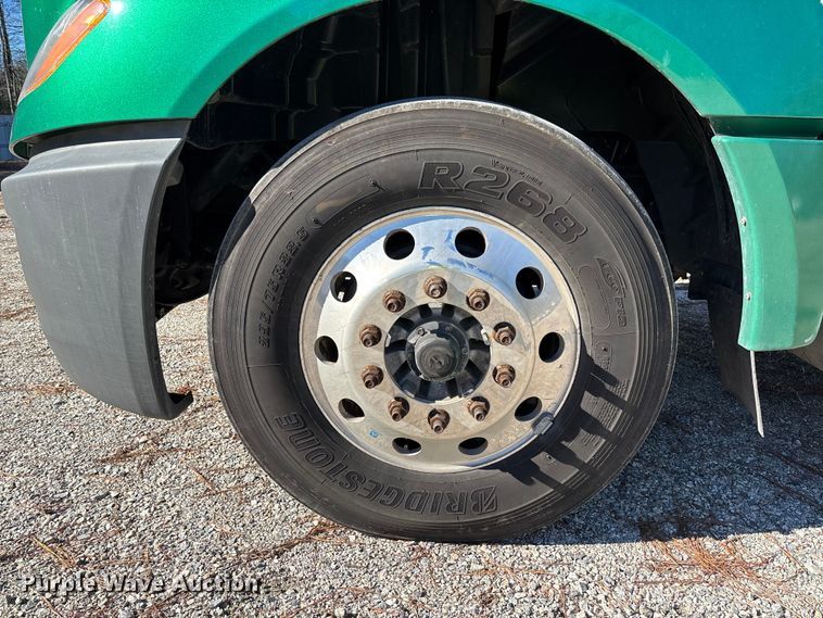 image for item YA1624 2020 International LT625 semi truck