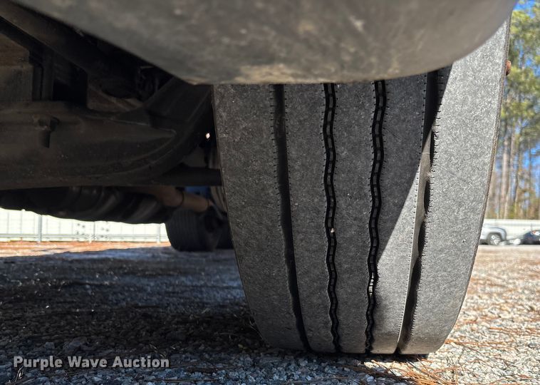 image for item YA1624 2020 International LT625 semi truck