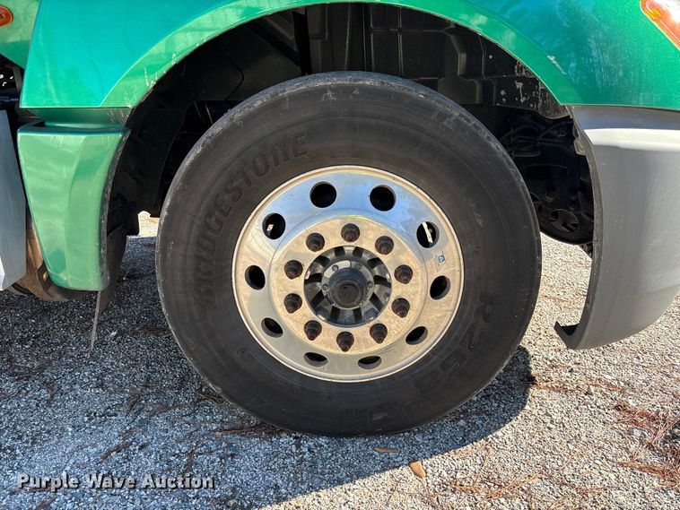 image for item YA1624 2020 International LT625 semi truck