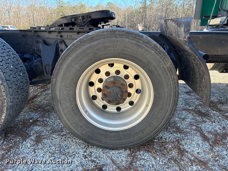 image for item YA1624 2020 International LT625 semi truck