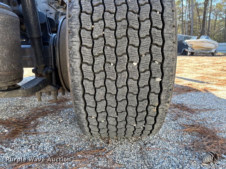 image for item YA1624 2020 International LT625 semi truck