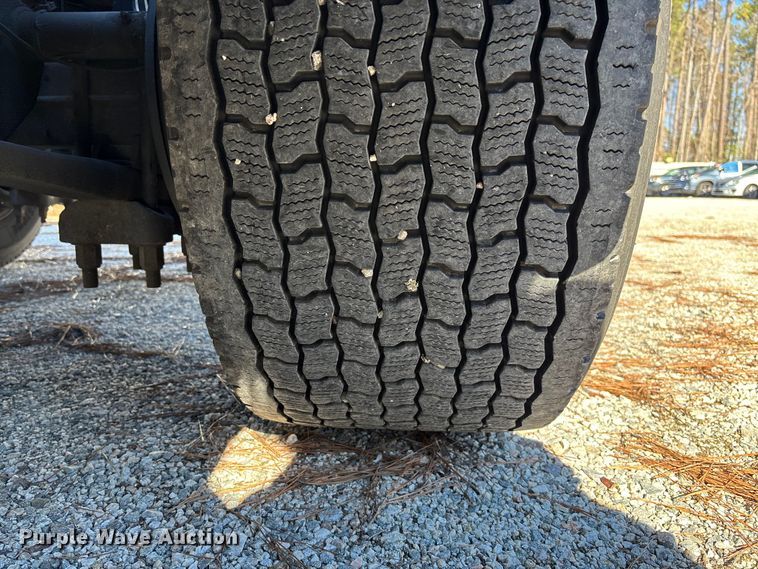 image for item YA1624 2020 International LT625 semi truck