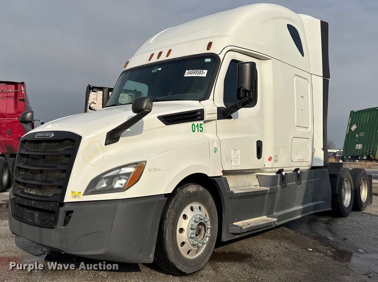 image for item YA1675 2018 Freightliner Cascadia semi truck
