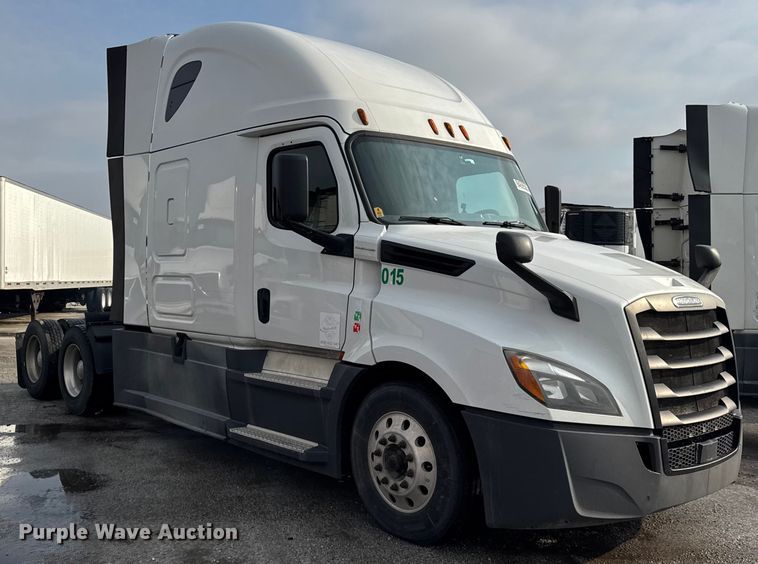 image for item YA1675 2018 Freightliner Cascadia semi truck