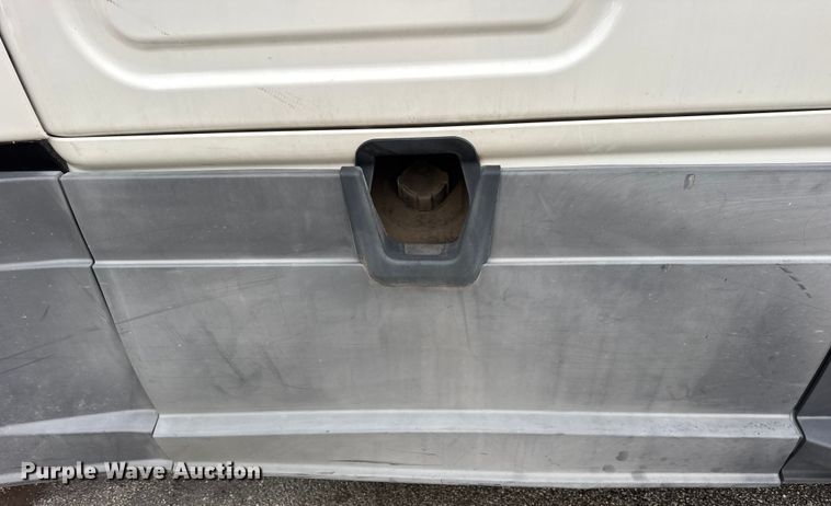 image for item YA1675 2018 Freightliner Cascadia semi truck