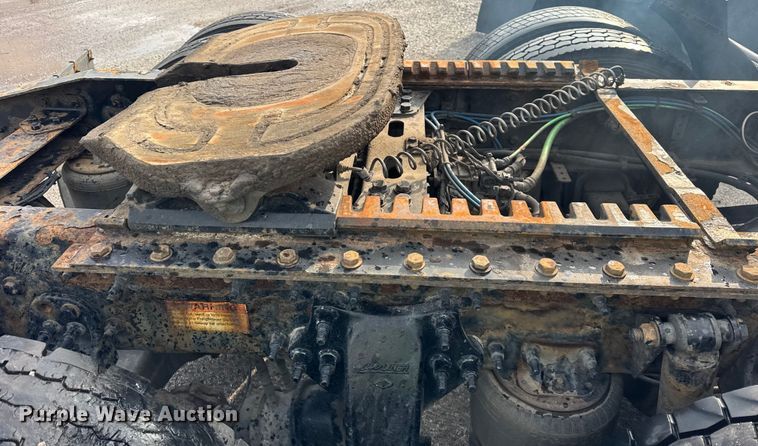 image for item YA1675 2018 Freightliner Cascadia semi truck