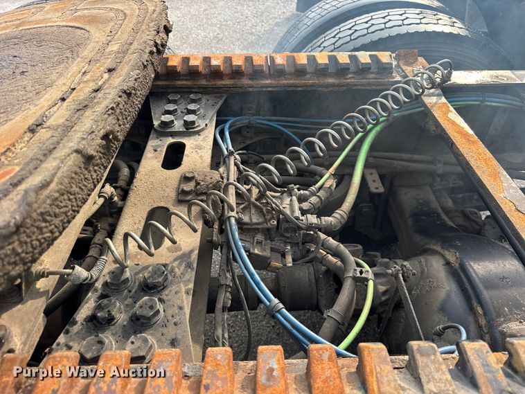 image for item YA1675 2018 Freightliner Cascadia semi truck