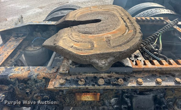 image for item YA1675 2018 Freightliner Cascadia semi truck