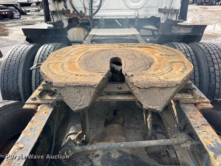 image for item YA1675 2018 Freightliner Cascadia semi truck