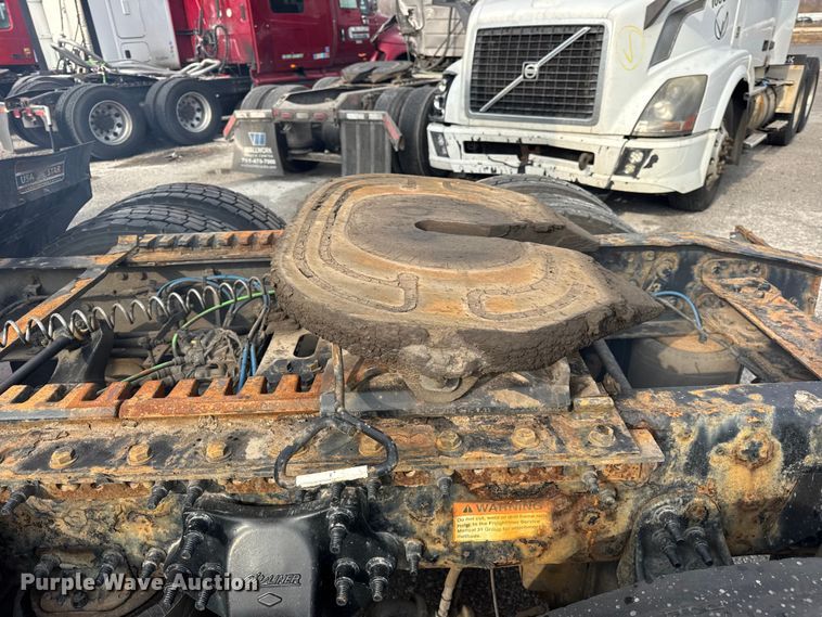 image for item YA1675 2018 Freightliner Cascadia semi truck