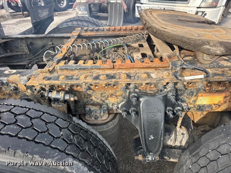 image for item YA1675 2018 Freightliner Cascadia semi truck