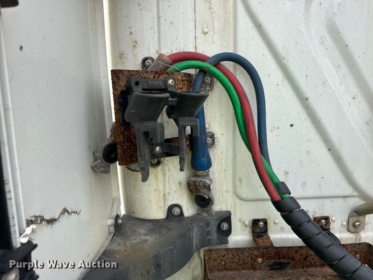 image for item YA1675 2018 Freightliner Cascadia semi truck