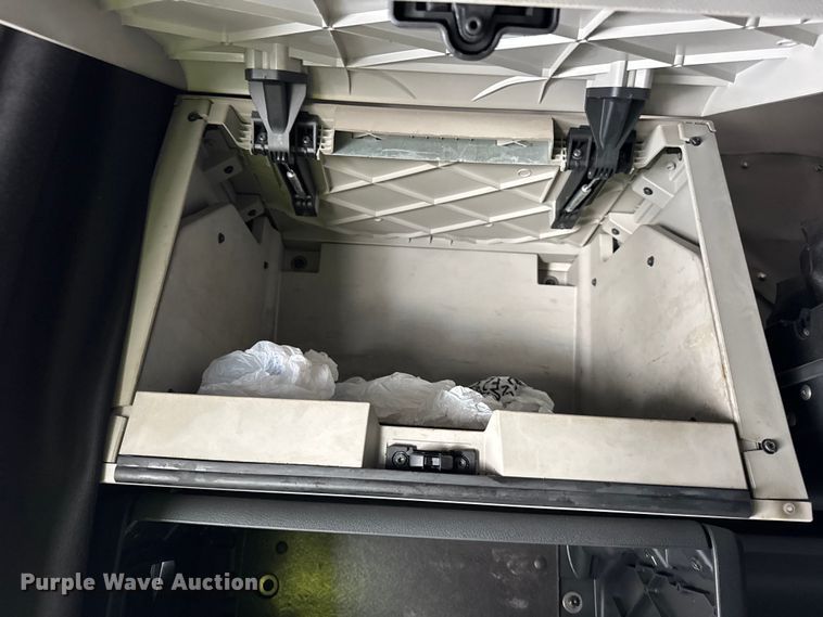 image for item YA1675 2018 Freightliner Cascadia semi truck