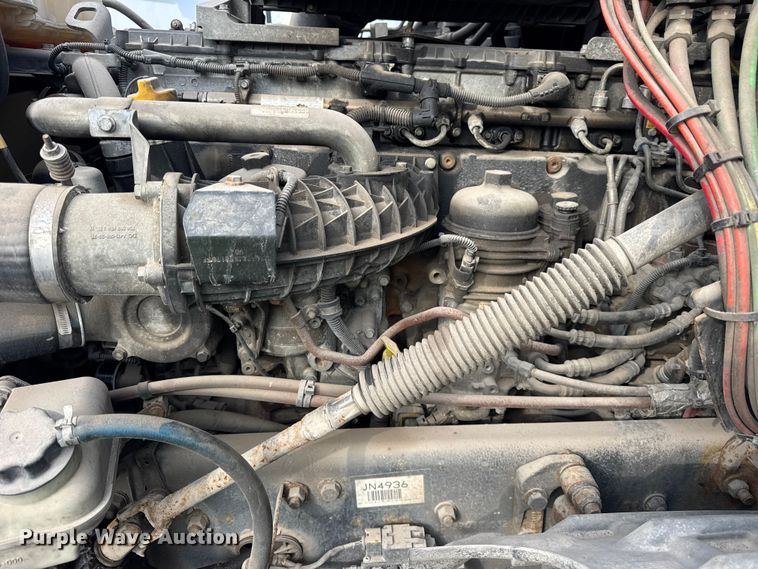 image for item YA1675 2018 Freightliner Cascadia semi truck