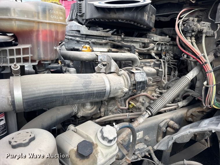 image for item YA1675 2018 Freightliner Cascadia semi truck