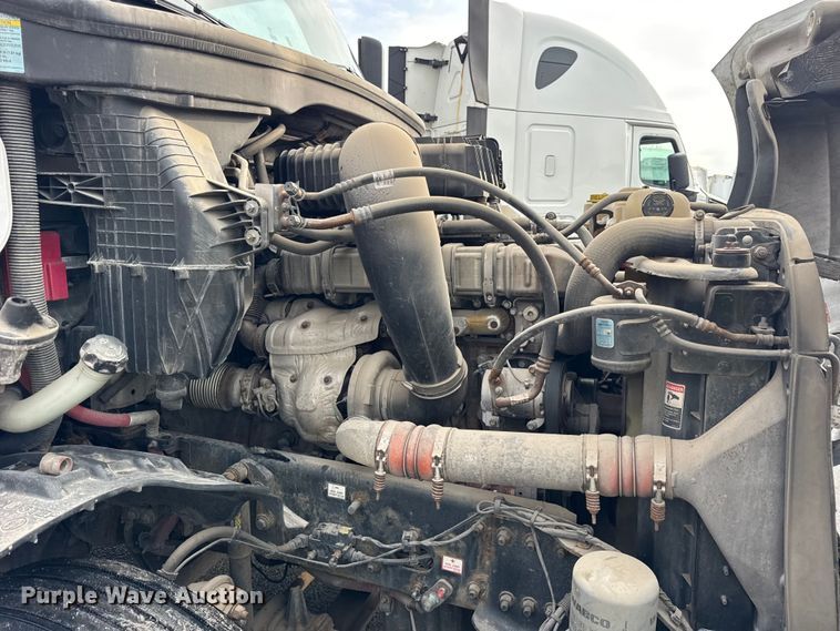 image for item YA1675 2018 Freightliner Cascadia semi truck