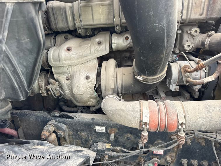 image for item YA1675 2018 Freightliner Cascadia semi truck