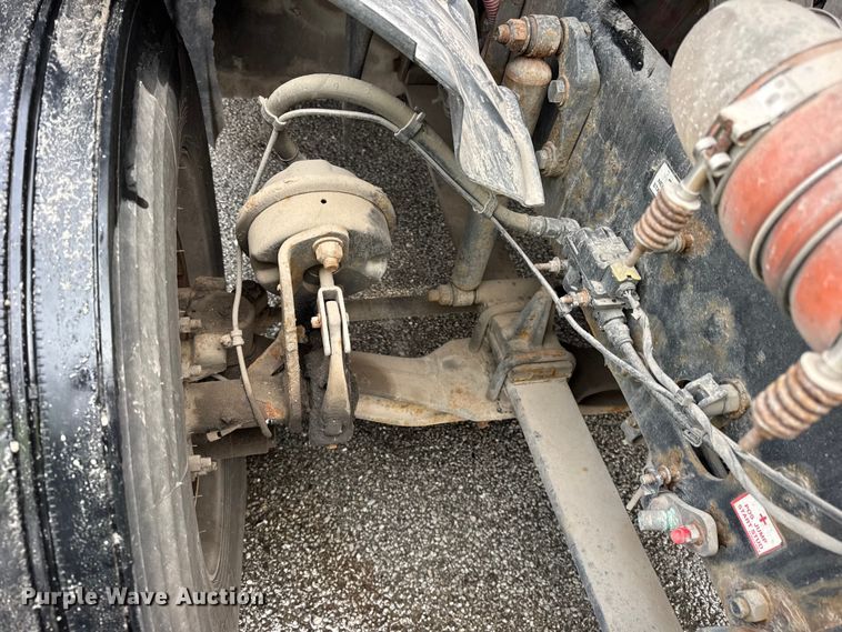 image for item YA1675 2018 Freightliner Cascadia semi truck