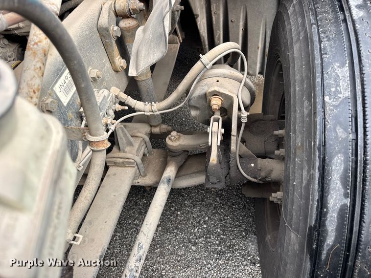 image for item YA1675 2018 Freightliner Cascadia semi truck