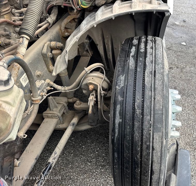 image for item YA1675 2018 Freightliner Cascadia semi truck