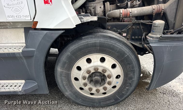 image for item YA1675 2018 Freightliner Cascadia semi truck