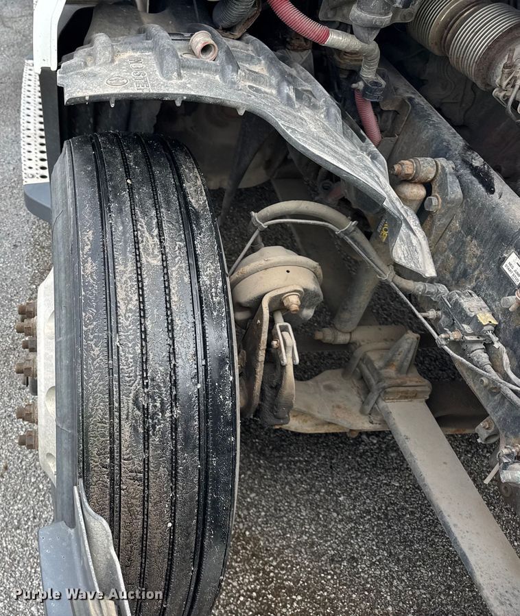 image for item YA1675 2018 Freightliner Cascadia semi truck