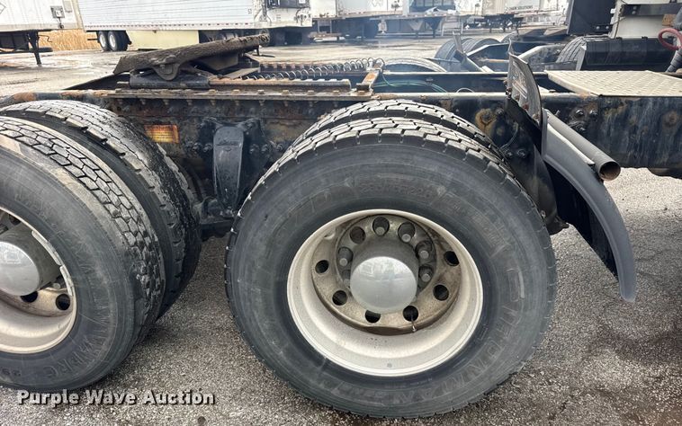 image for item YA1675 2018 Freightliner Cascadia semi truck