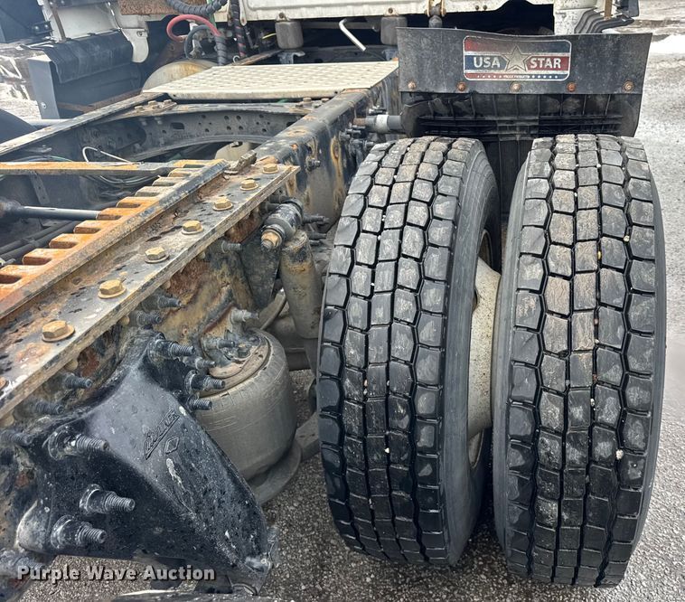 image for item YA1675 2018 Freightliner Cascadia semi truck