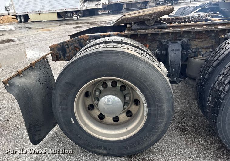 image for item YA1675 2018 Freightliner Cascadia semi truck